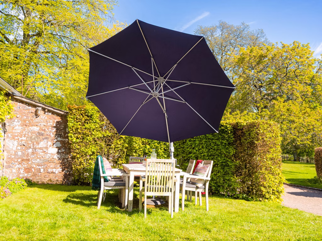3.5m Octagonal Cantilever Parasol - Aurora