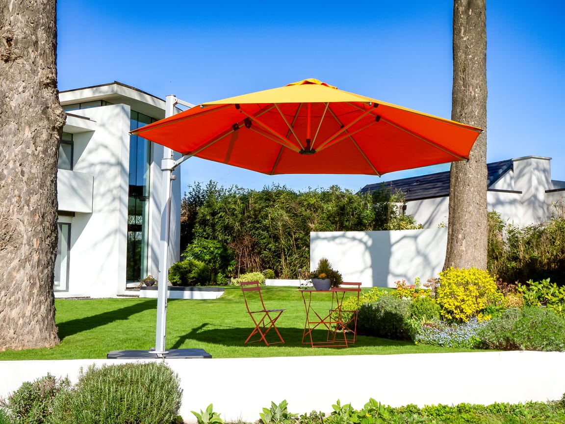 3.5m Octagonal Cantilever Parasol - Aurora