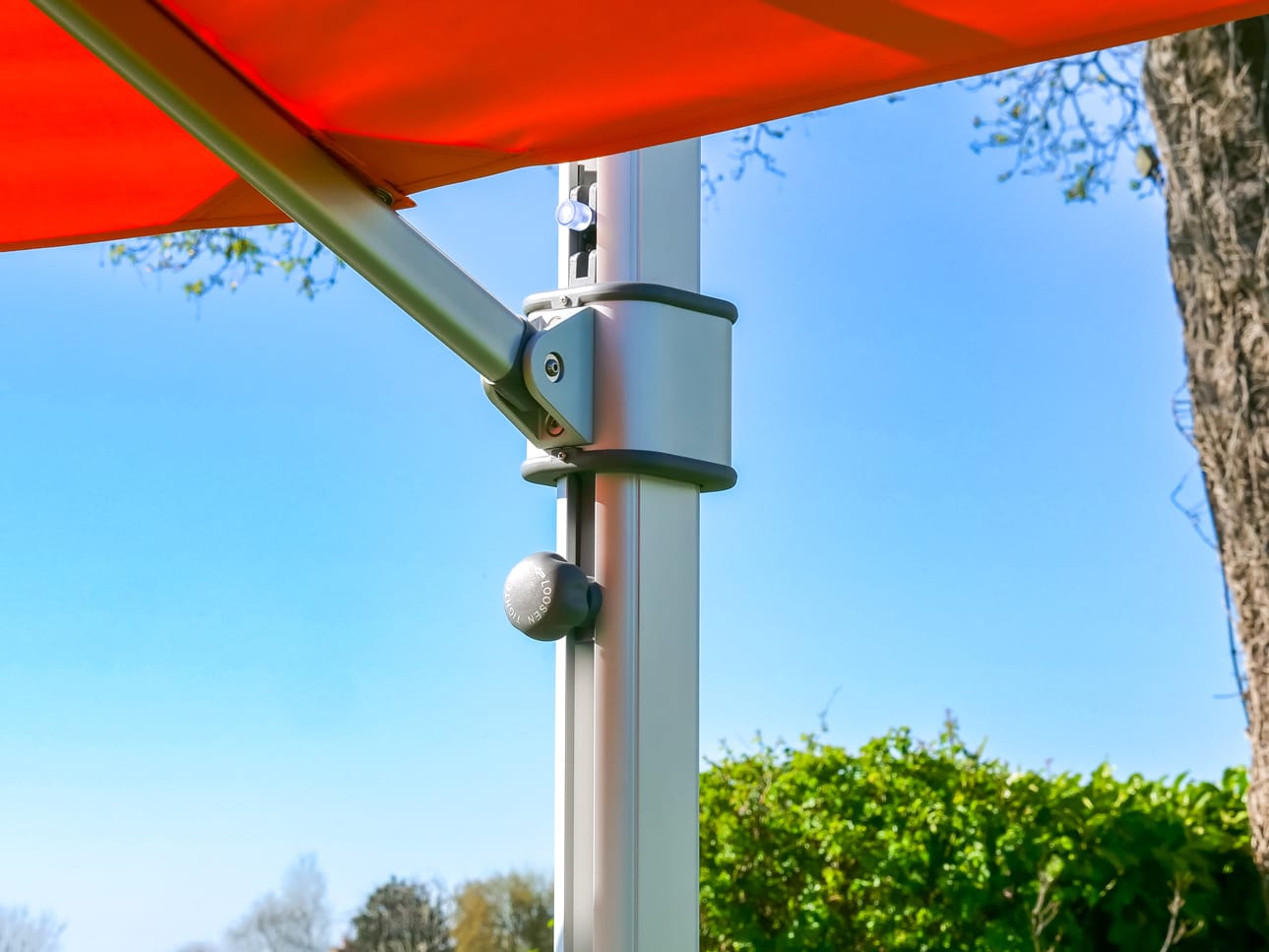 3.5m Octagonal Cantilever Parasol - Aurora