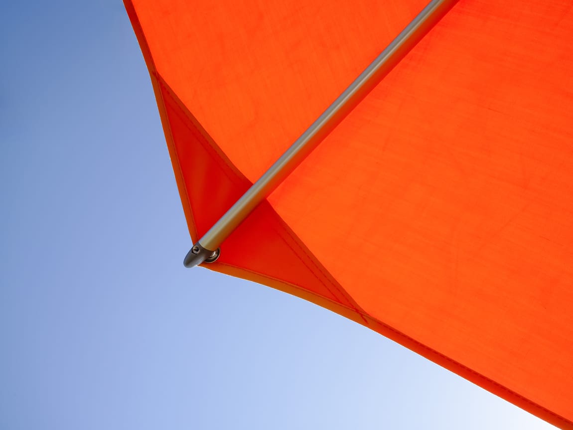 3.5m Octagonal Cantilever Parasol - Aurora