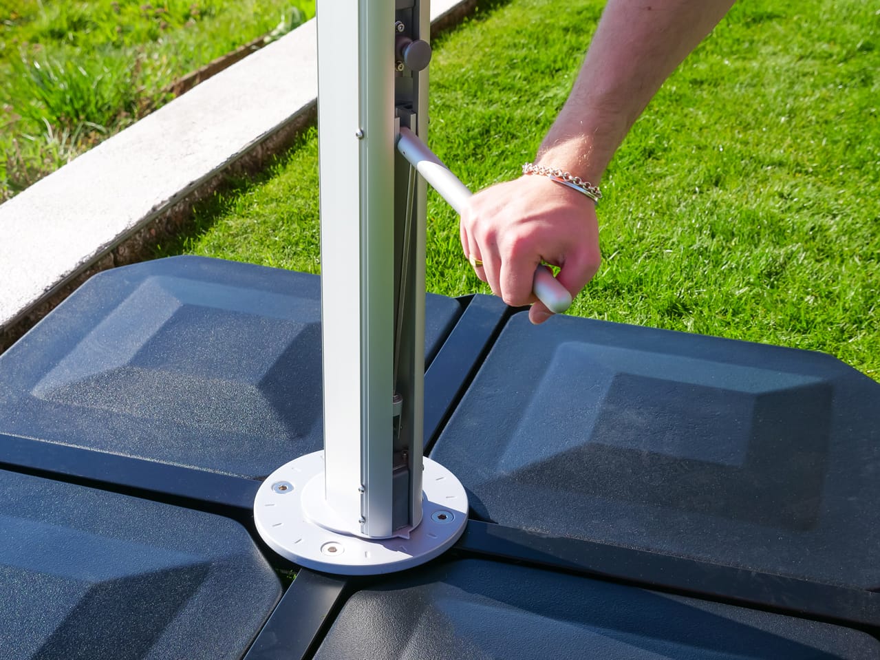 3.5m Octagonal Cantilever Parasol - Aurora