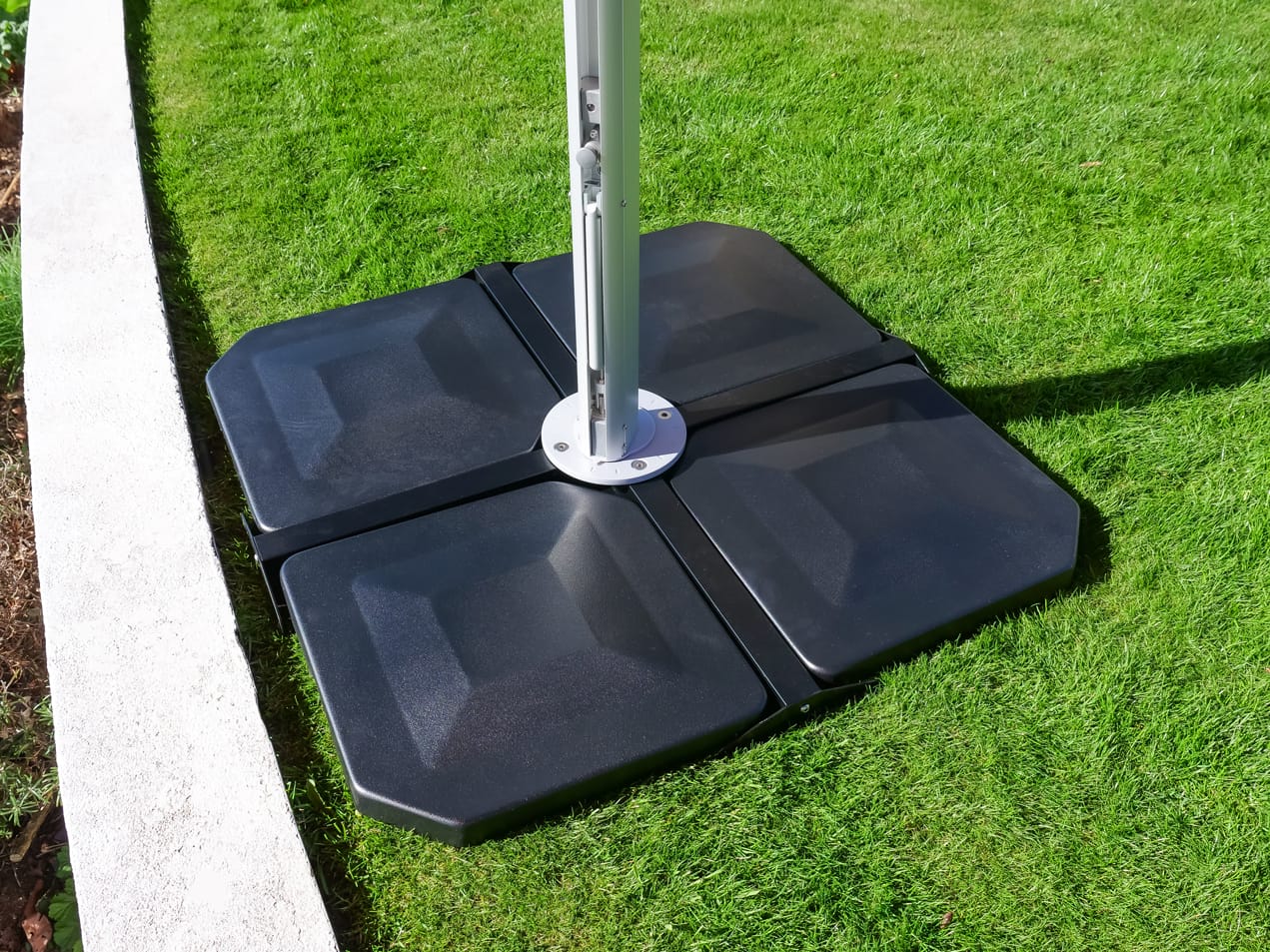 3.5m Octagonal Cantilever Parasol - Aurora