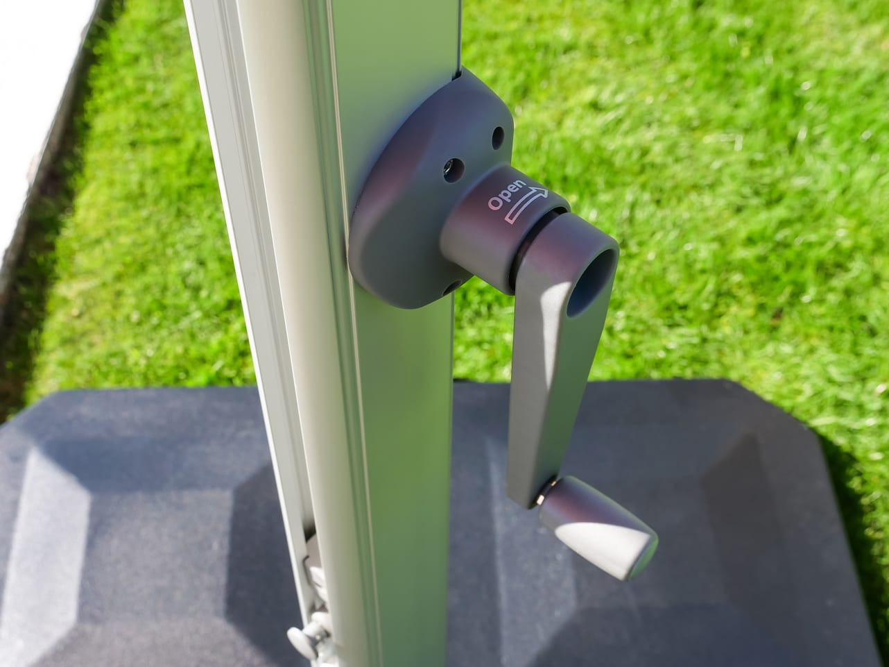 3.5m Octagonal Cantilever Parasol - Aurora