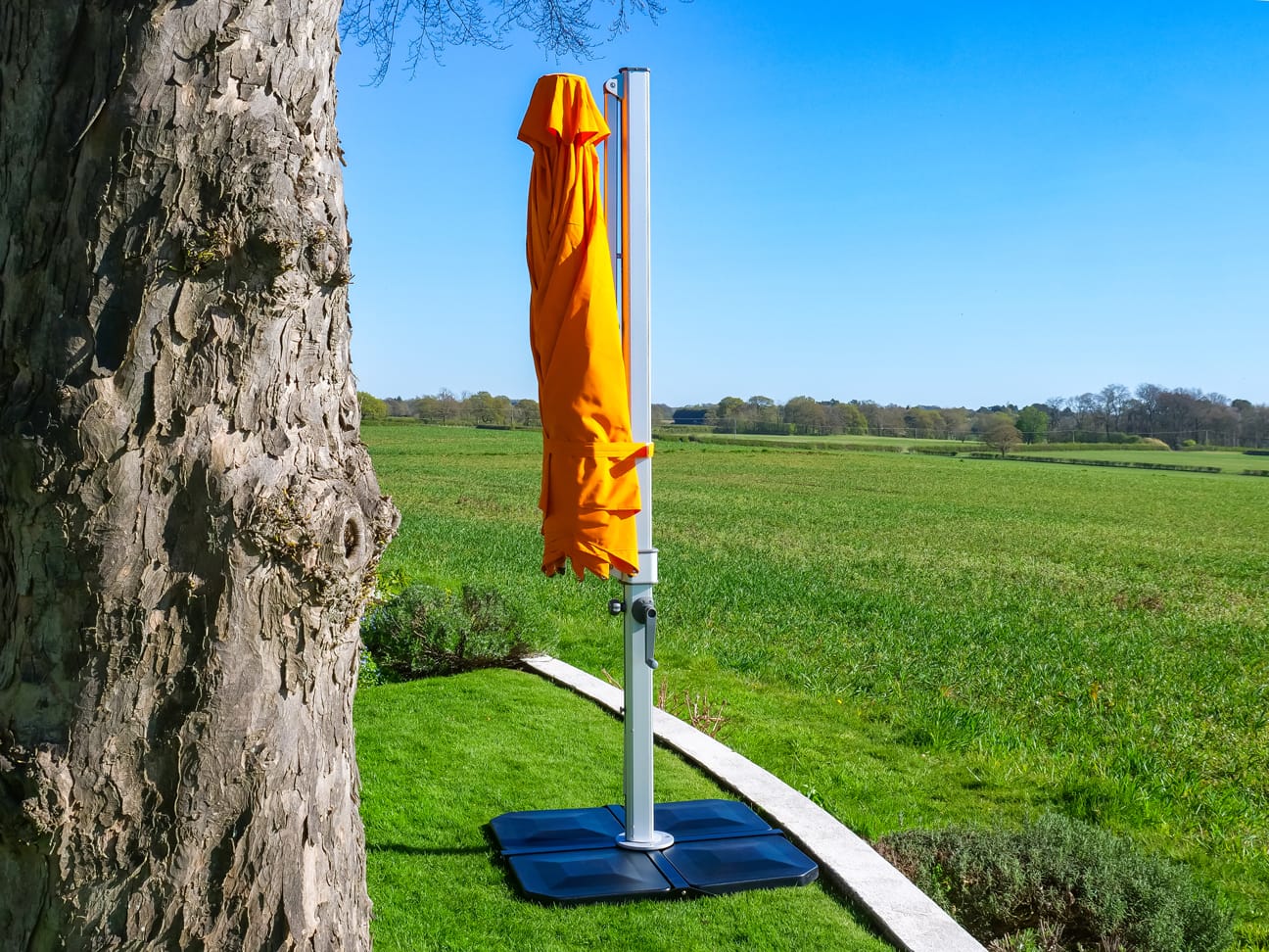 3.5m Octagonal Cantilever Parasol - Aurora