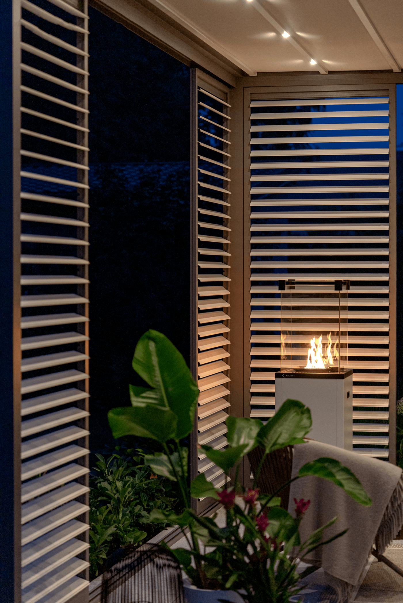 4m x 3m Rectangular Free Standing Cubic Retractable Roof Pergola