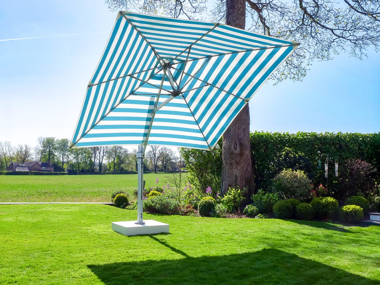 3m Square Cantilever Parasol - Eclipse