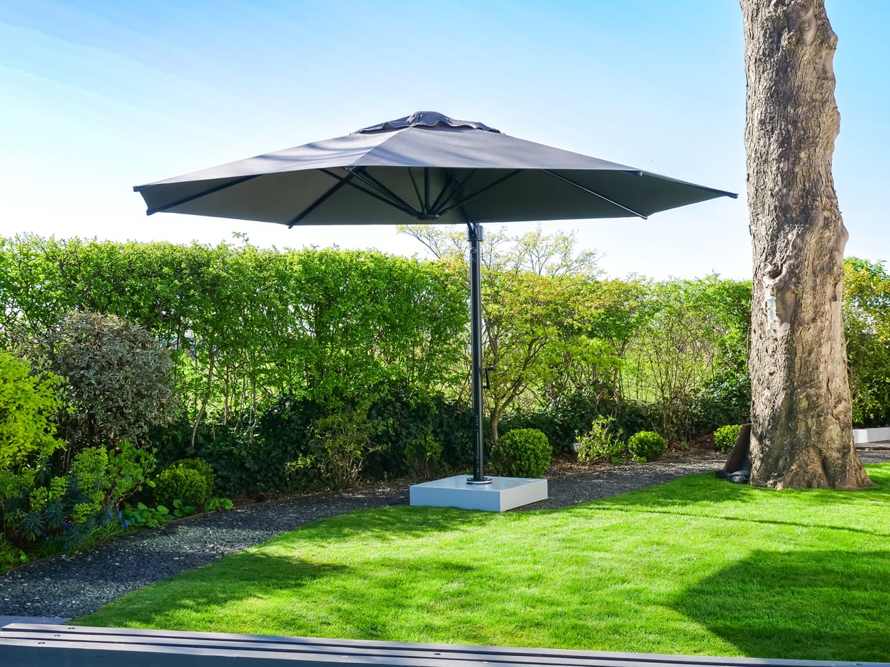 4m Octagonol Cantilever Parasol - Eclipse