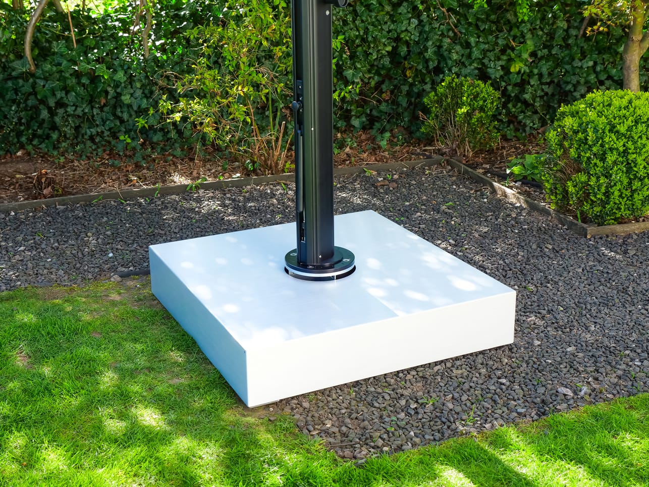 4m Octagonol Cantilever Parasol - Eclipse