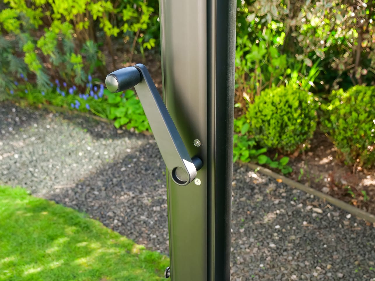 4m Octagonol Cantilever Parasol - Eclipse