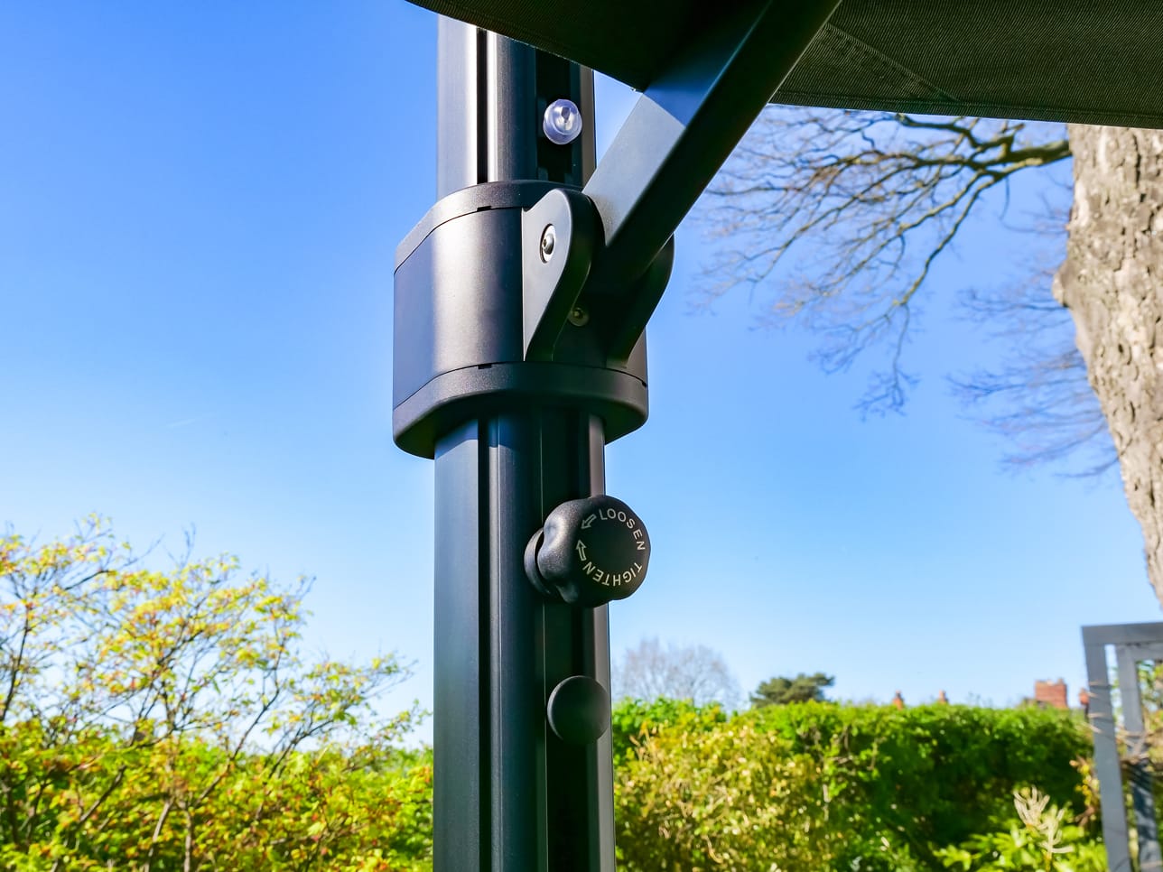 4m Octagonol Cantilever Parasol - Eclipse