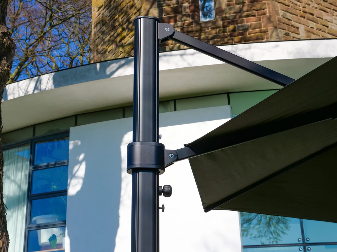 4m Octagonol Cantilever Parasol - Eclipse