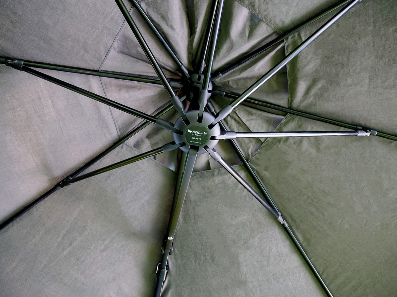 4m Octagonol Cantilever Parasol - Eclipse