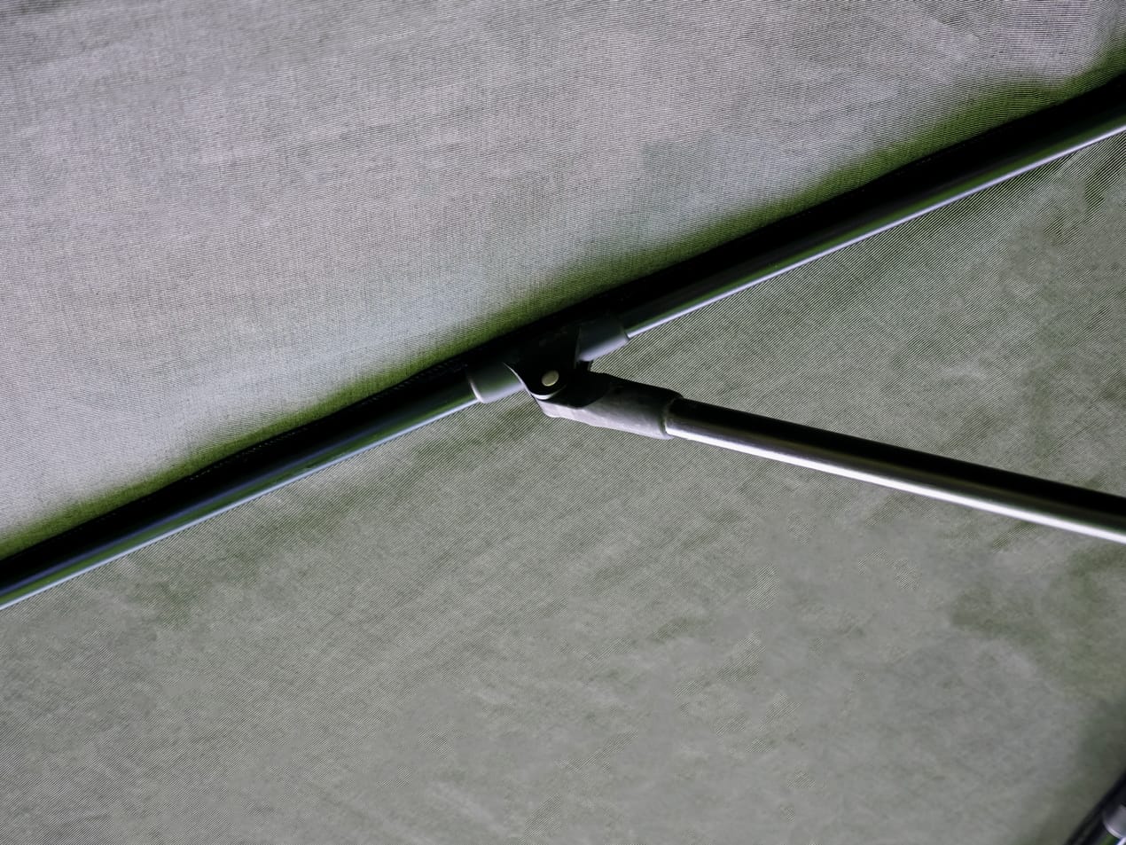 4m Octagonol Cantilever Parasol - Eclipse