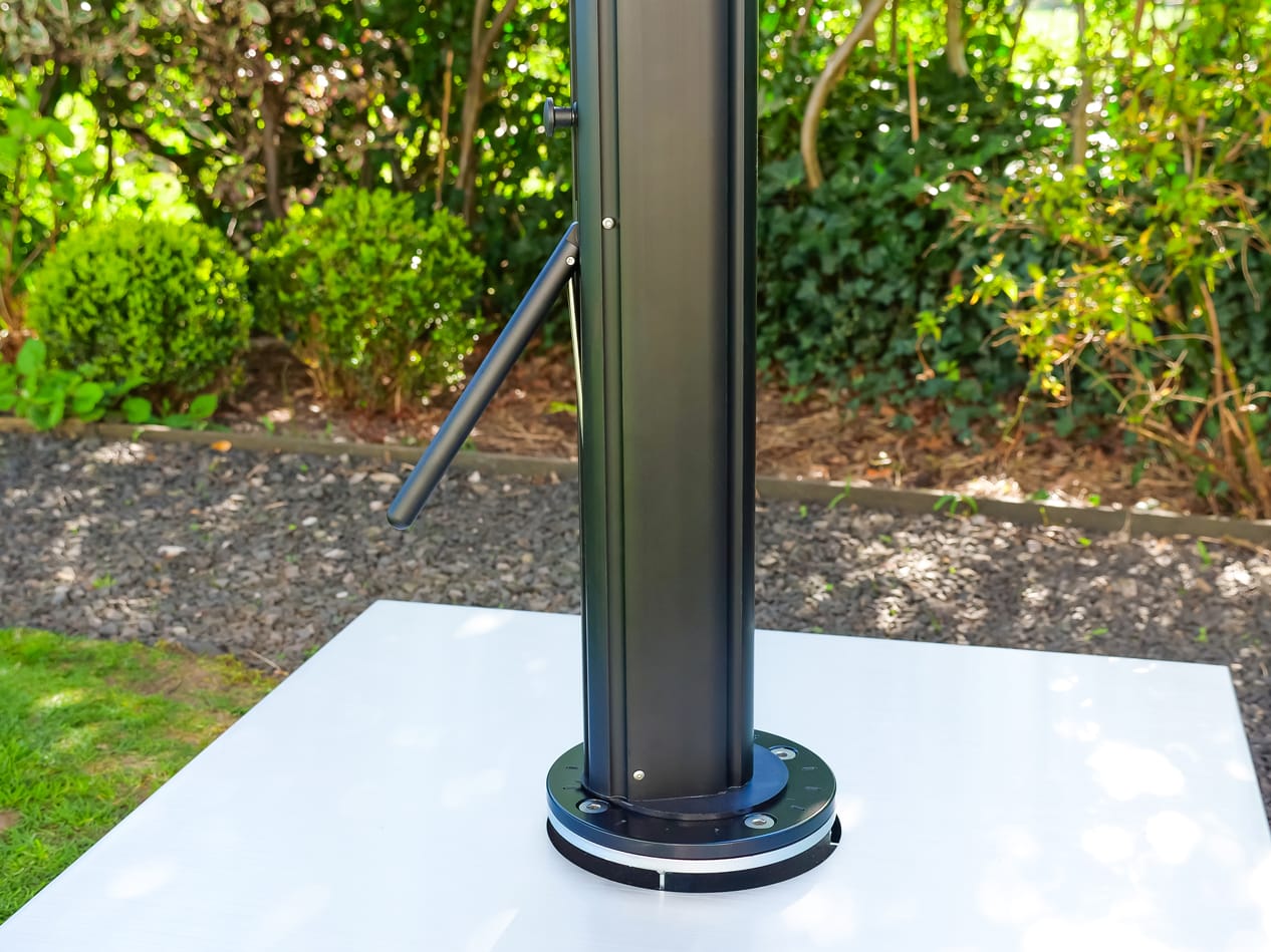 4m Octagonol Cantilever Parasol - Eclipse