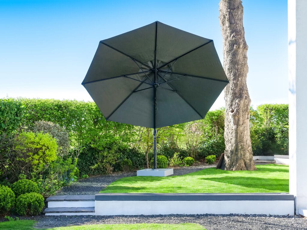 4m Octagonal Cantilever Parasol - Eclipse