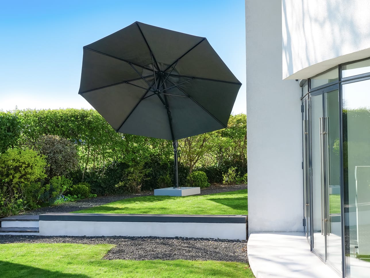 4m Octagonol Cantilever Parasol - Eclipse