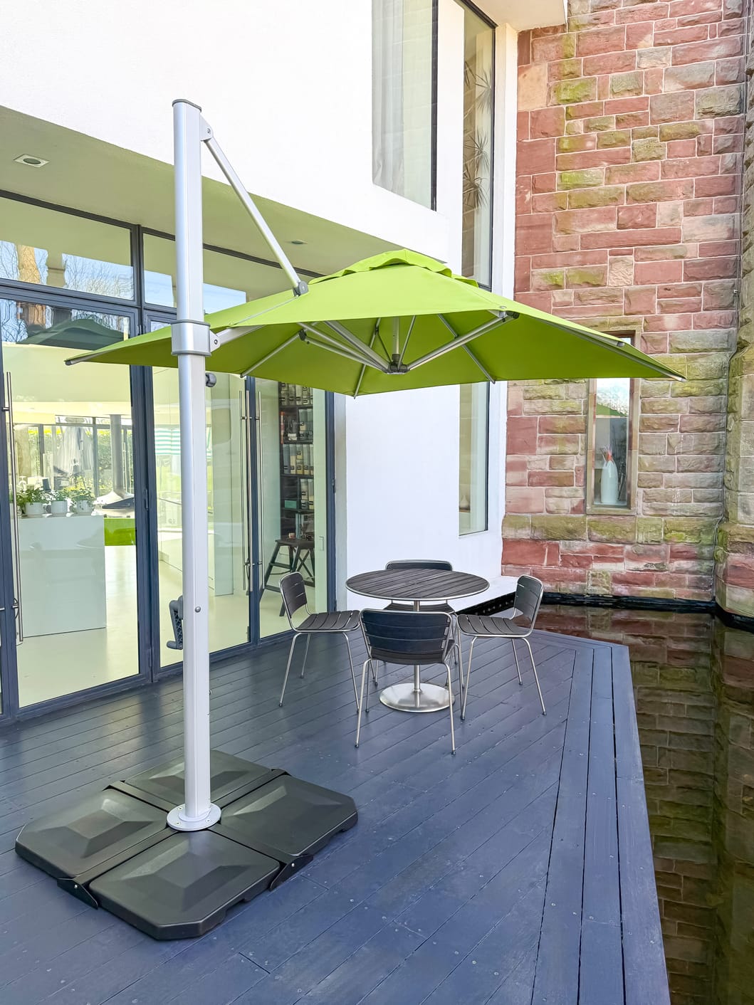 2.5m Cantilever Parasol - Aurora
