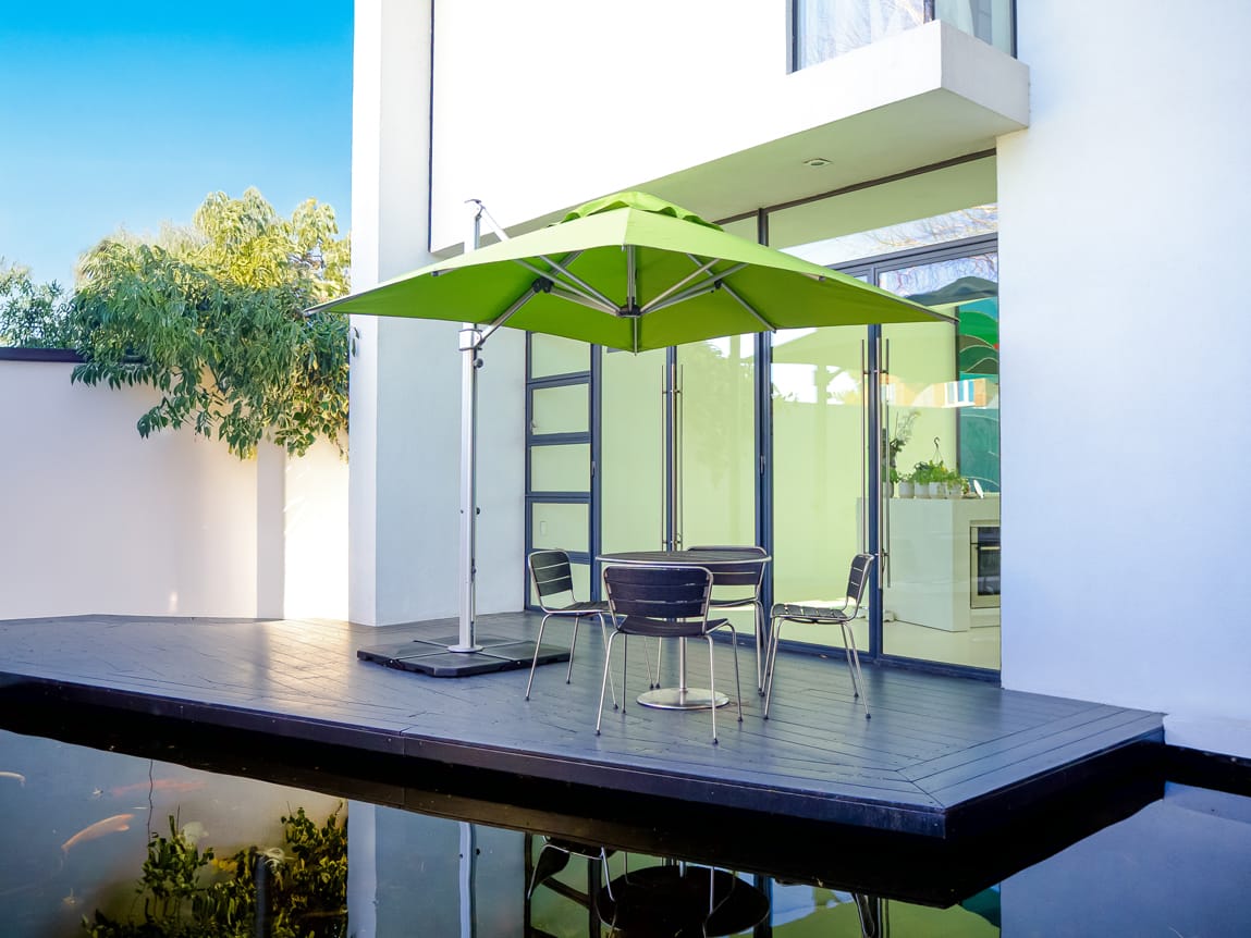 2.5m Cantilever Parasol - Aurora