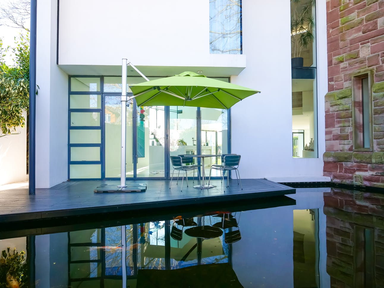 2.5m Cantilever Parasol - Aurora