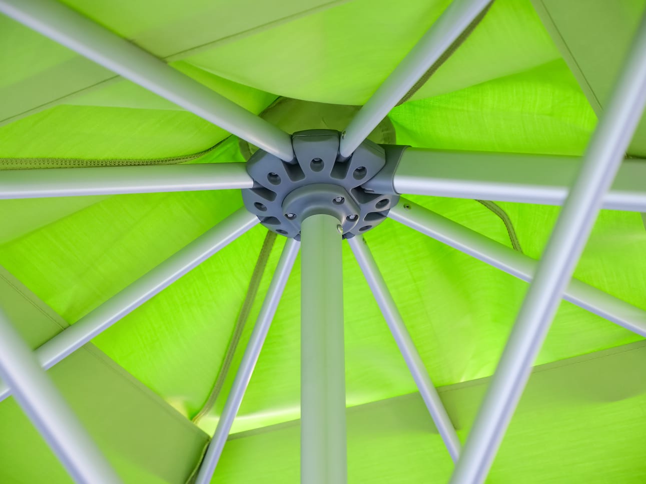 2.5m Cantilever Parasol - Aurora