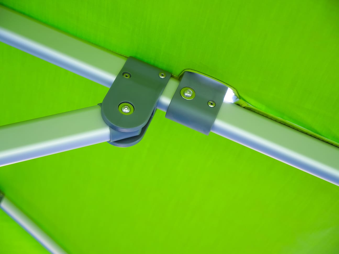 2.5m Cantilever Parasol - Aurora