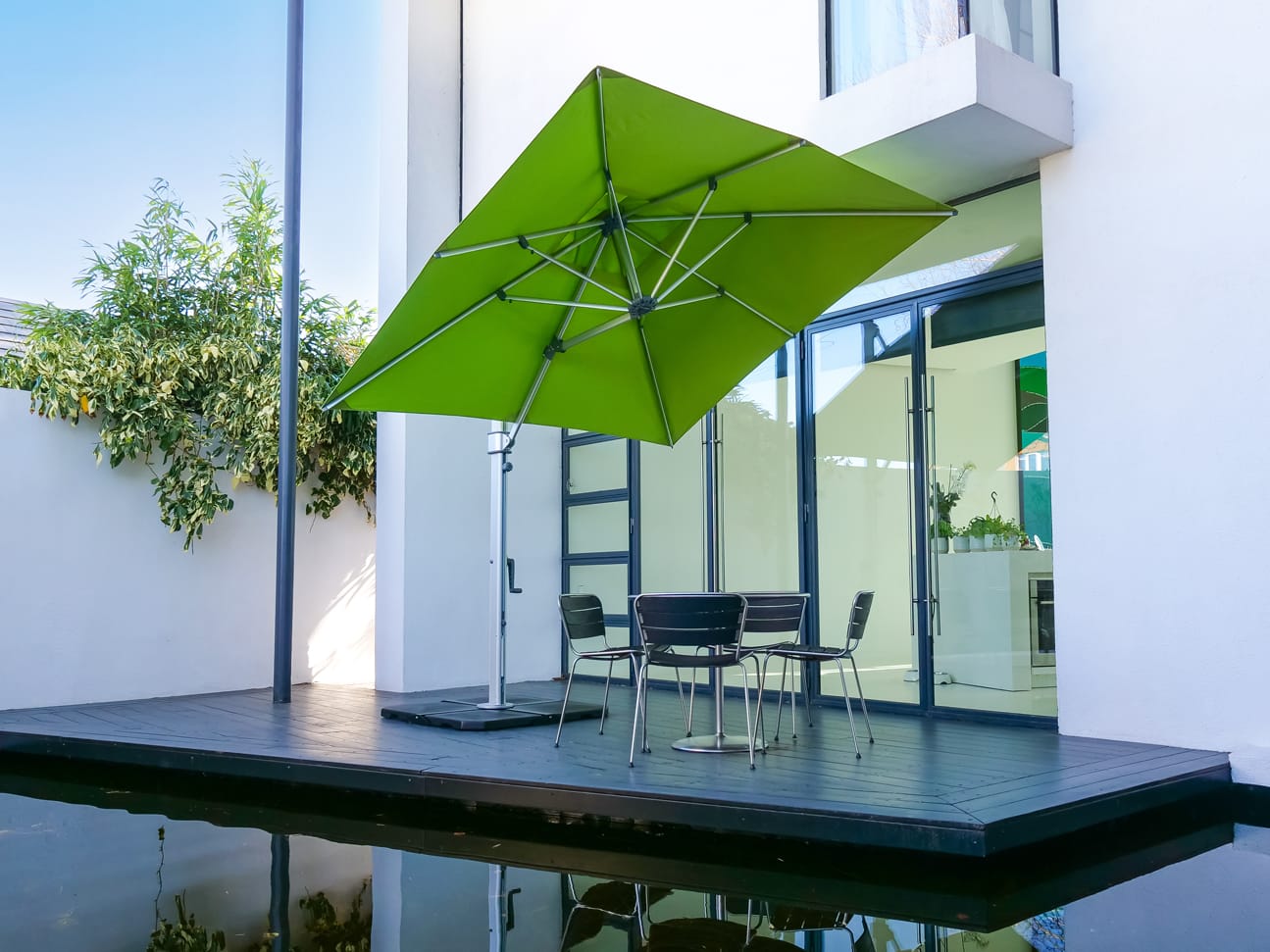 2.5m Cantilever Parasol - Aurora