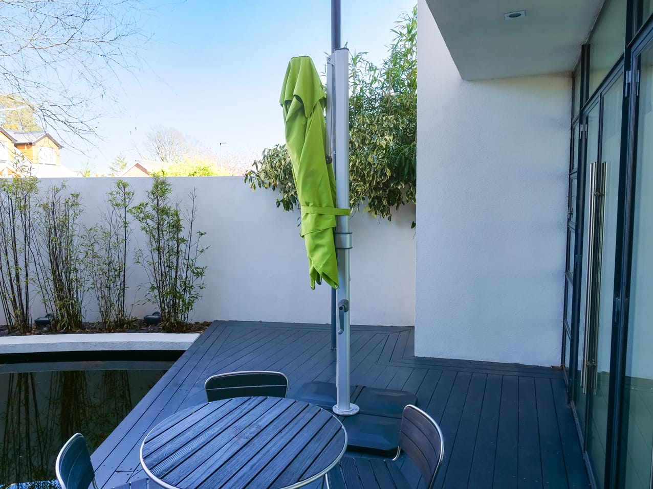 2.5m Cantilever Parasol - Aurora