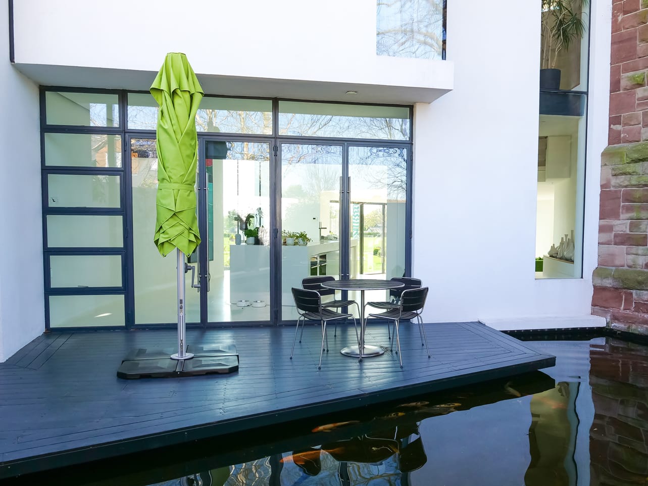 2.5m Cantilever Parasol - Aurora