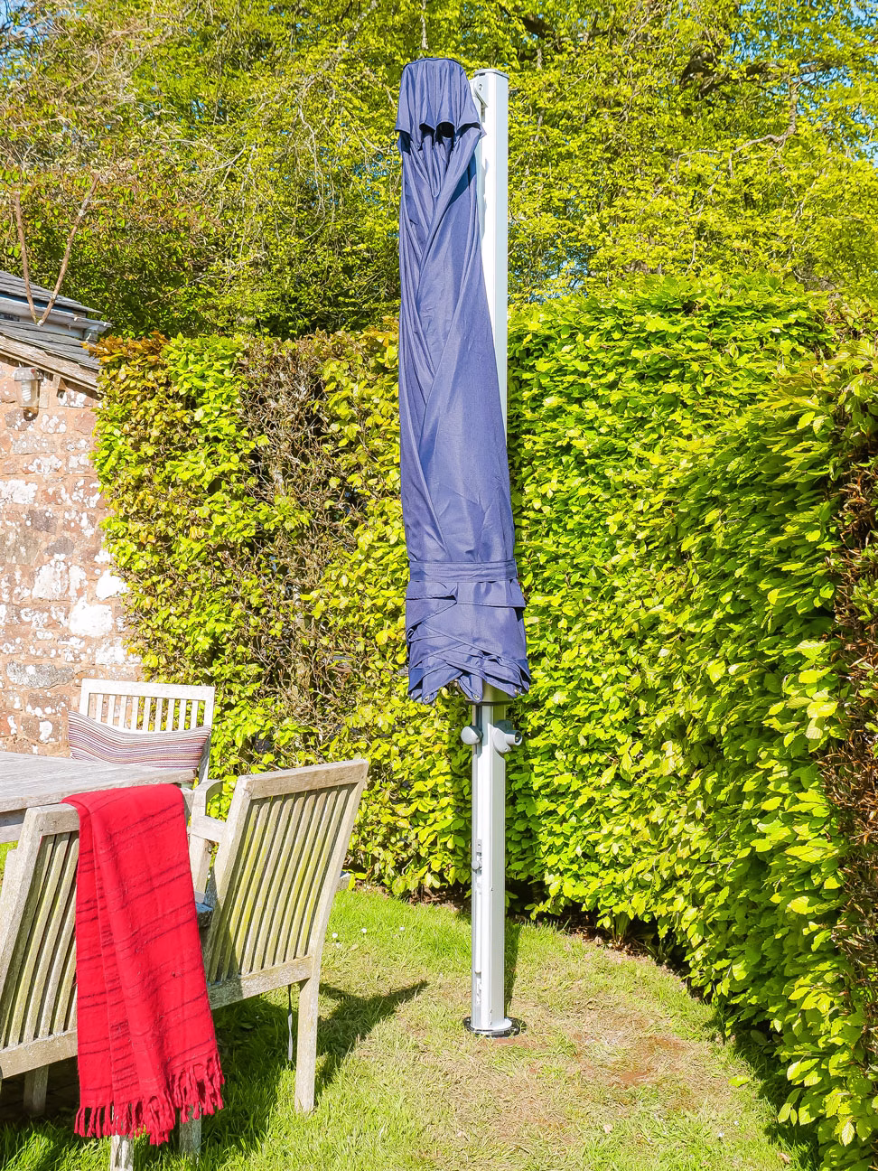 3.5m Octagonal Cantilever Parasol - Aurora