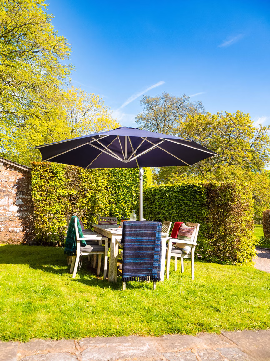 3.5m Octagonal Cantilever Parasol - Aurora