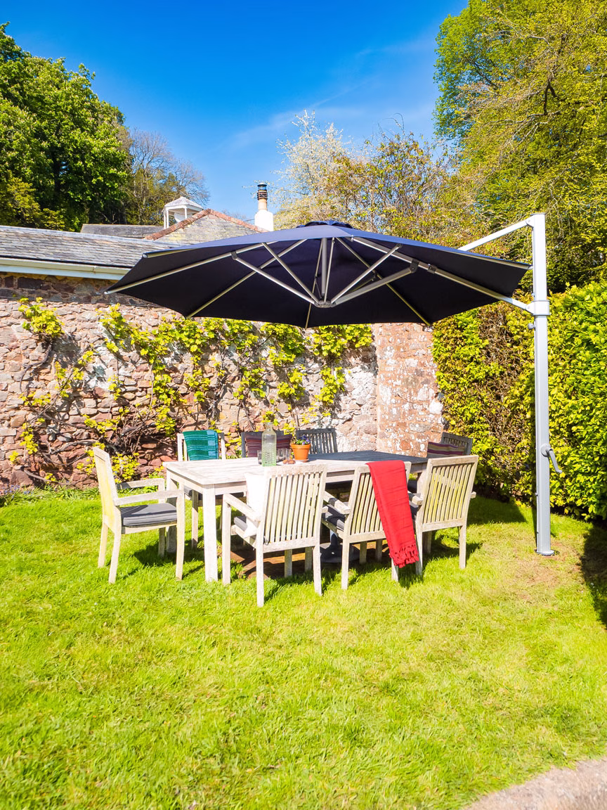 3.5m Octagonal Cantilever Parasol - Aurora