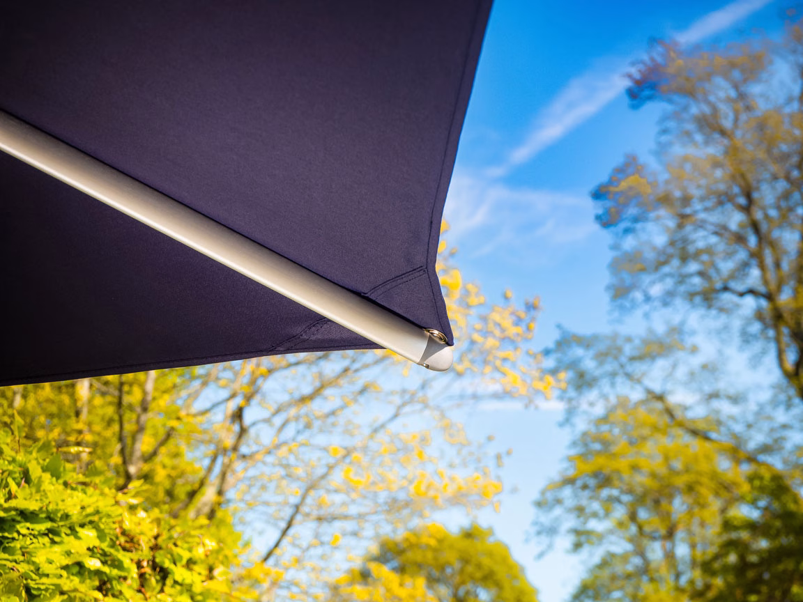 3.5m Octagonal Cantilever Parasol - Aurora