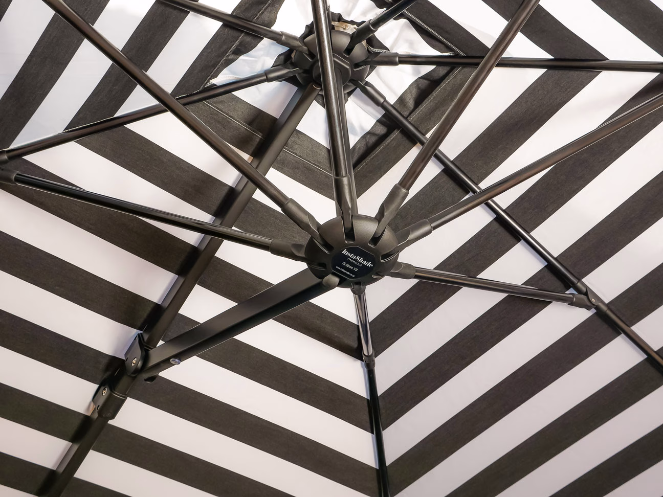 3m Square Cantilever Parasol - Eclipse
