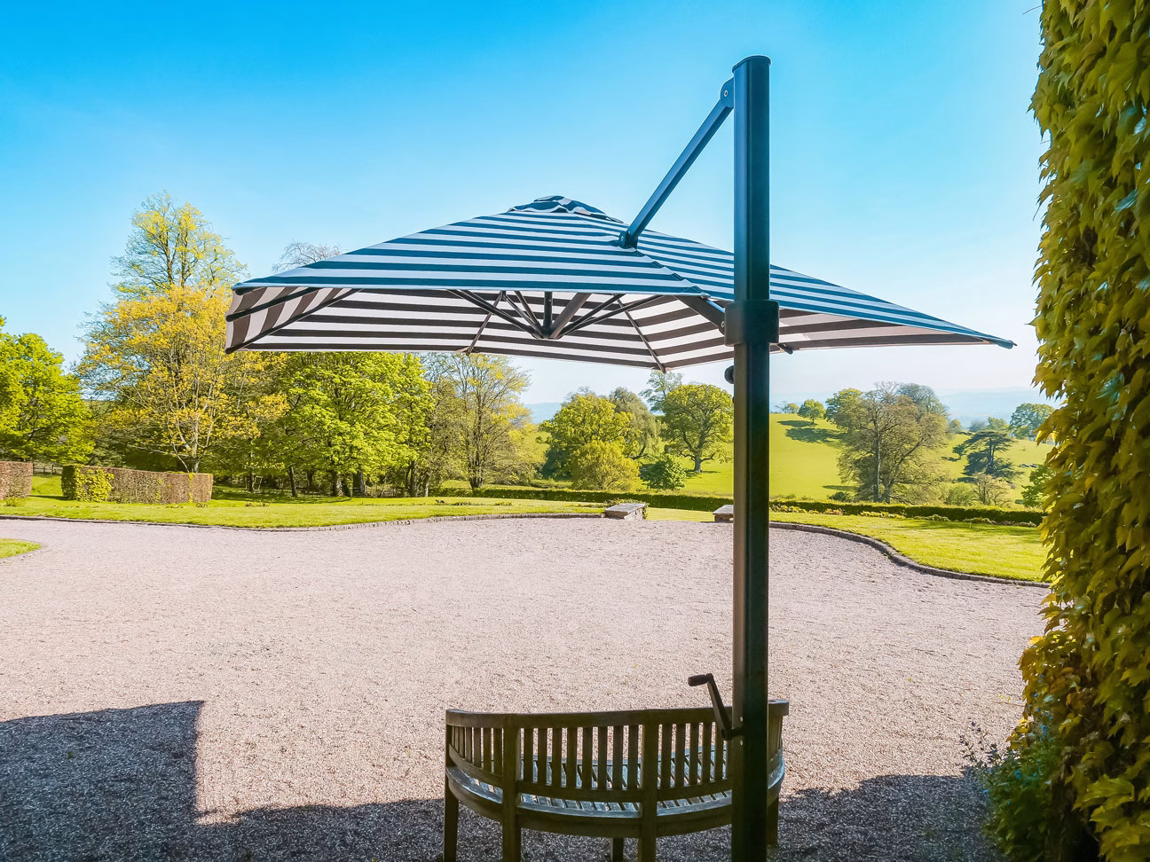 3m Square Cantilever Parasol - Eclipse