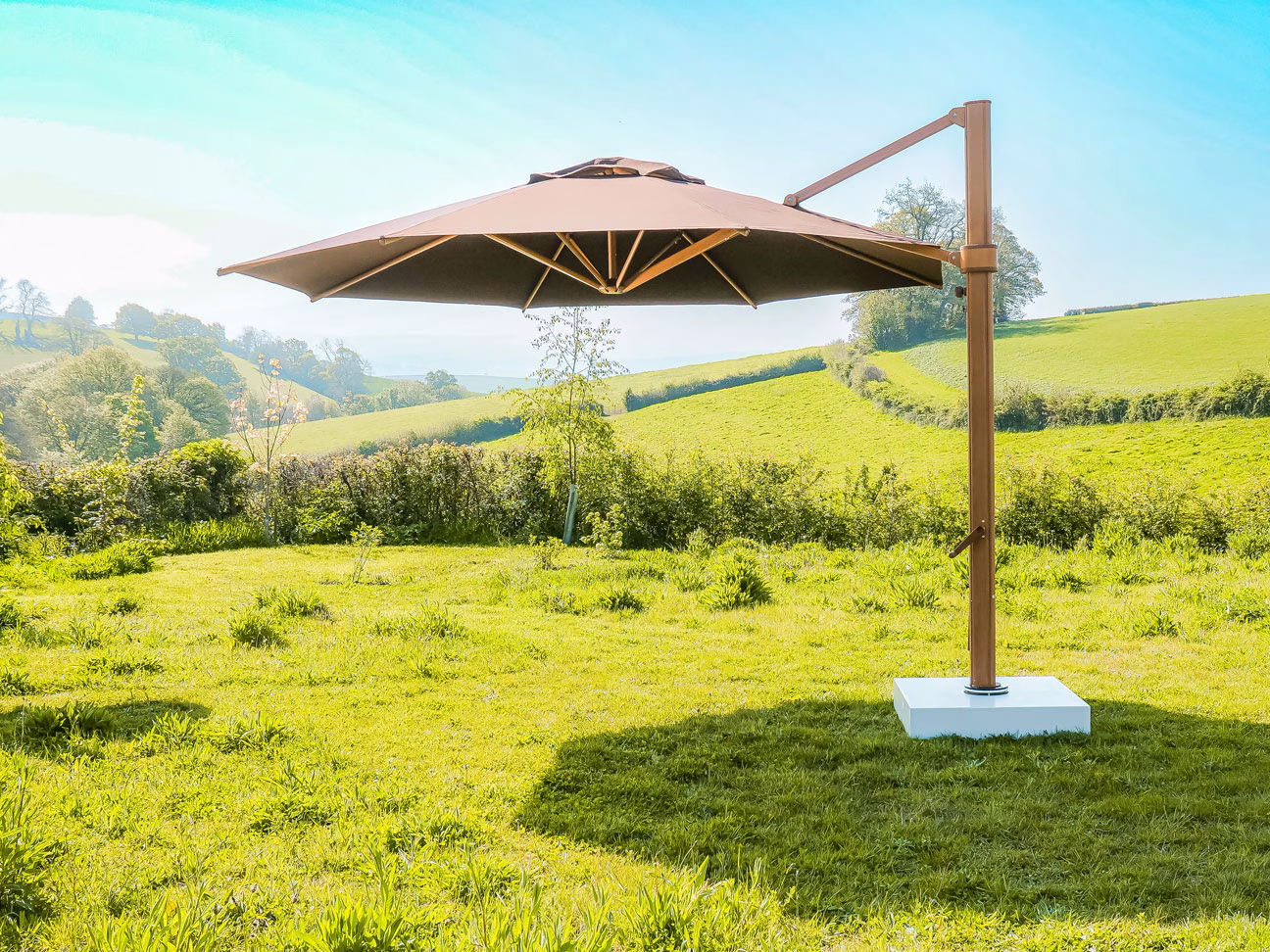 4m Octagonol Cantilever Parasol - Eclipse