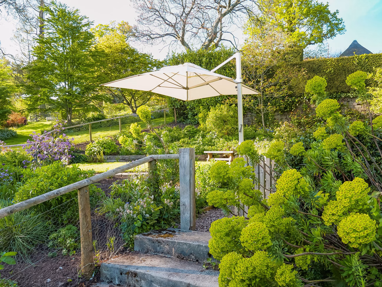 4m x 3m Rectangular Cantilever Parasol - Eclipse