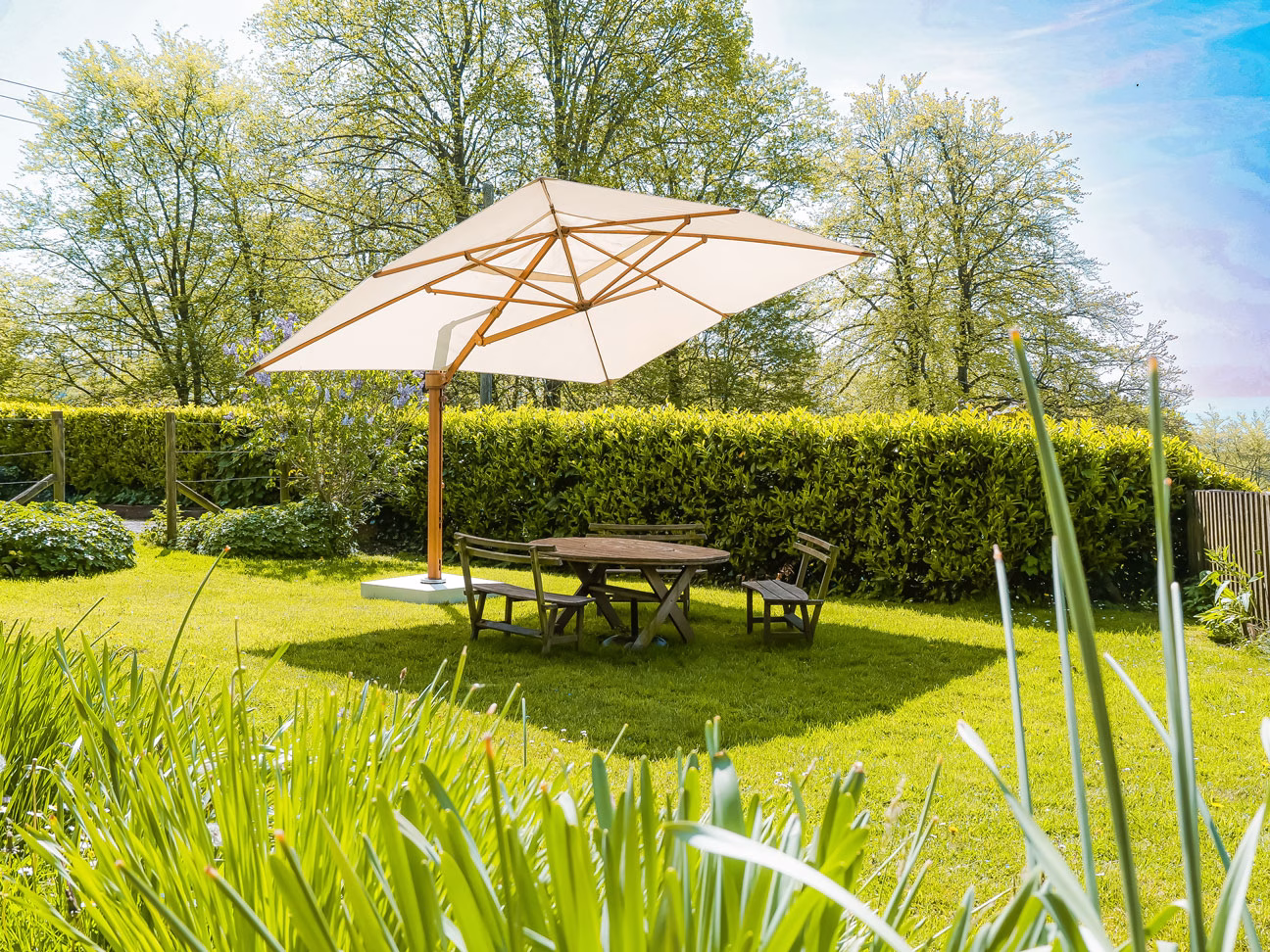 4m x 3m Rectangular Cantilever Parasol - Eclipse