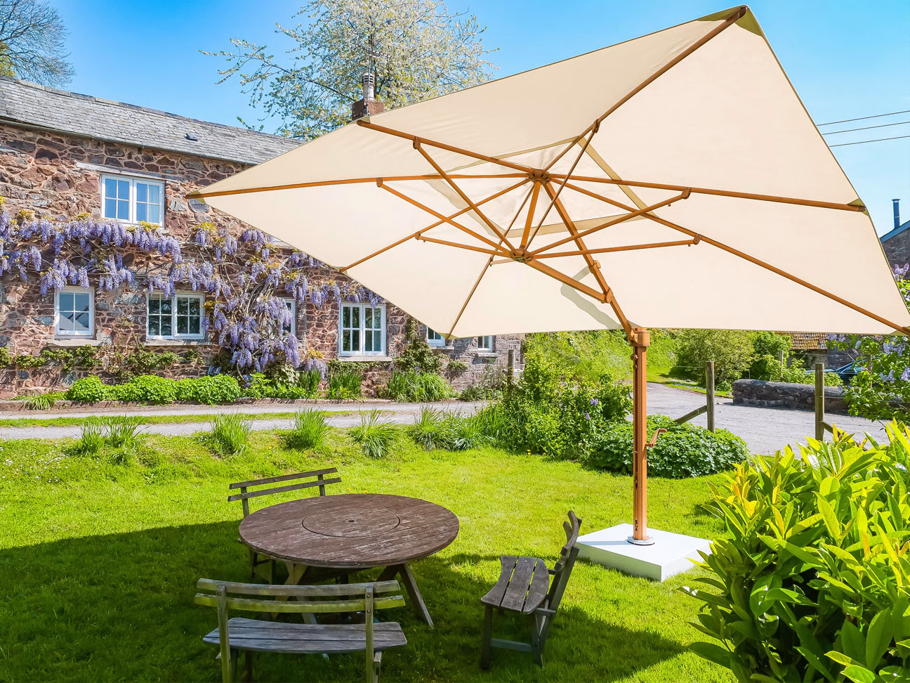 4m x 3m Rectangular Cantilever Parasol - Eclipse