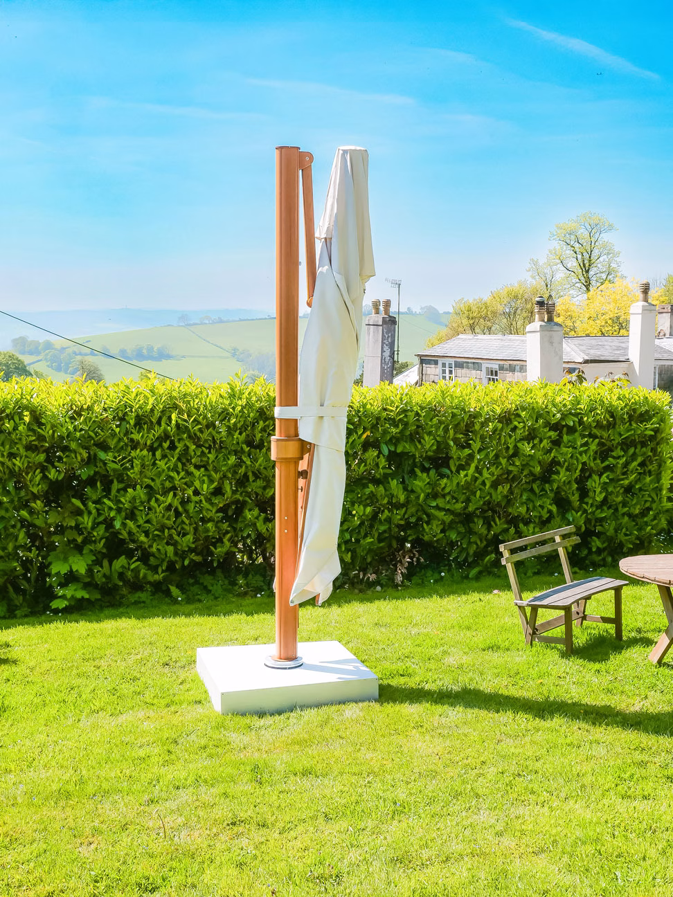 4m x 3m Rectangular Cantilever Parasol - Eclipse