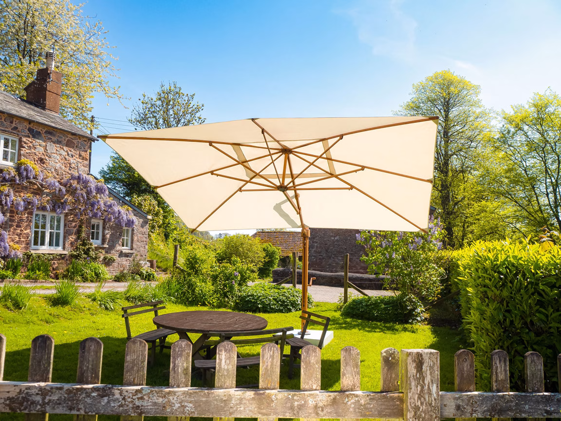 4m x 3m Rectangular Cantilever Parasol - Eclipse