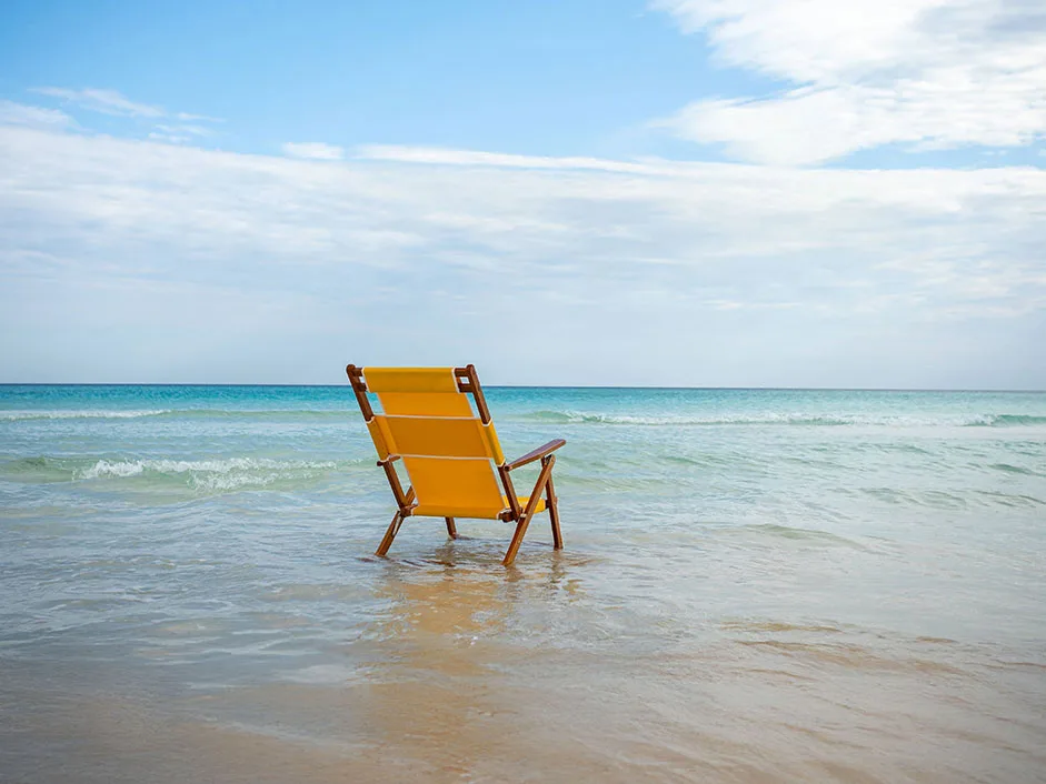 Oakwood-Deck-Chair-Beach-Shot Oakwood Premium Deckchair