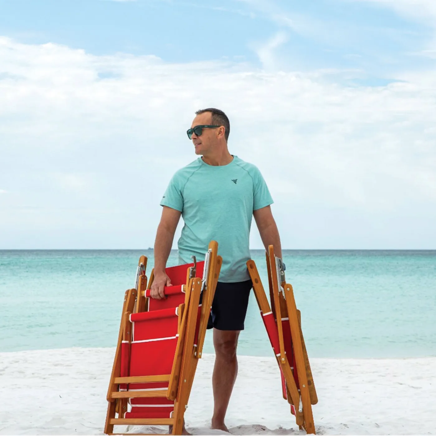 Oakwood-Deck-Chair-Man-Carrying-Folded-Chair Oakwood Premium Deckchair
